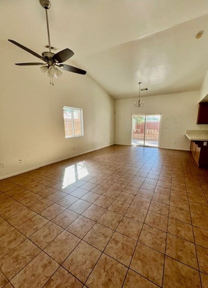 725 Misty Ave - Photo 2 of 10