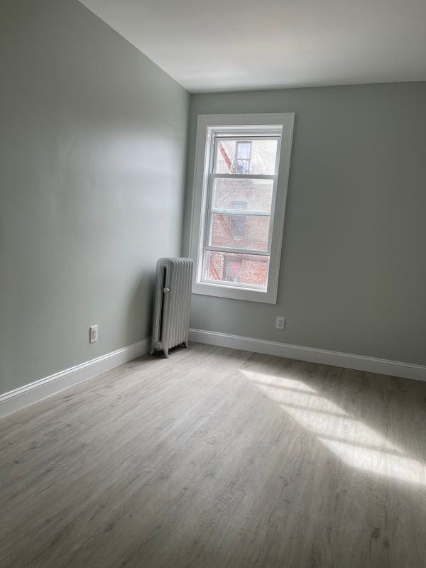 1331 Purdy St ##1 - Photo 2 of 9