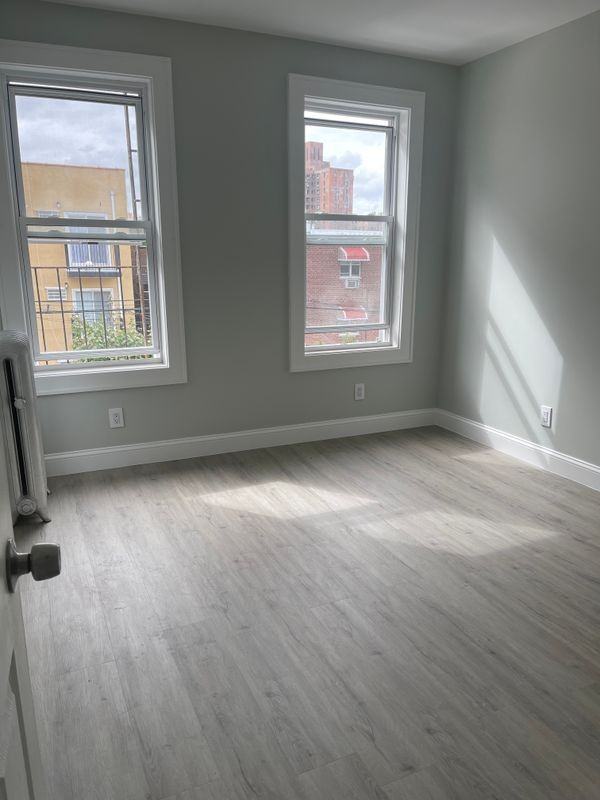 1331 Purdy St ##1 - Photo 3 of 9