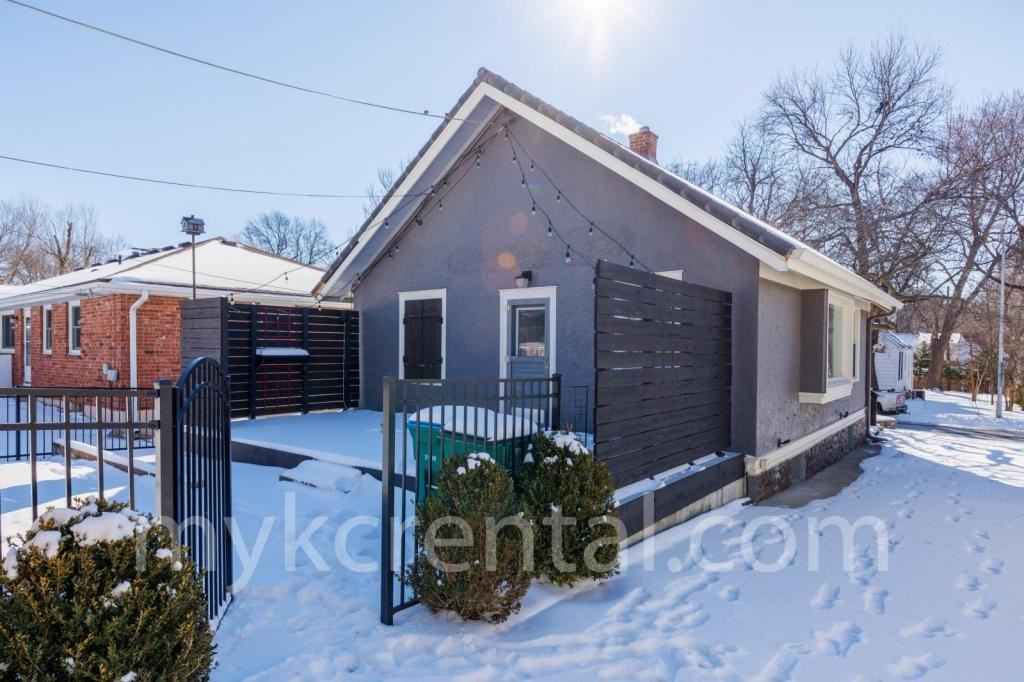 2426 W 48th St - Photo 2 of 23