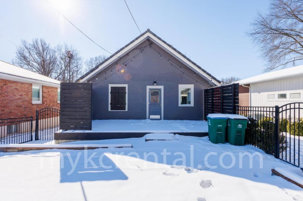 2426 W 48th St - Photo 3 of 23
