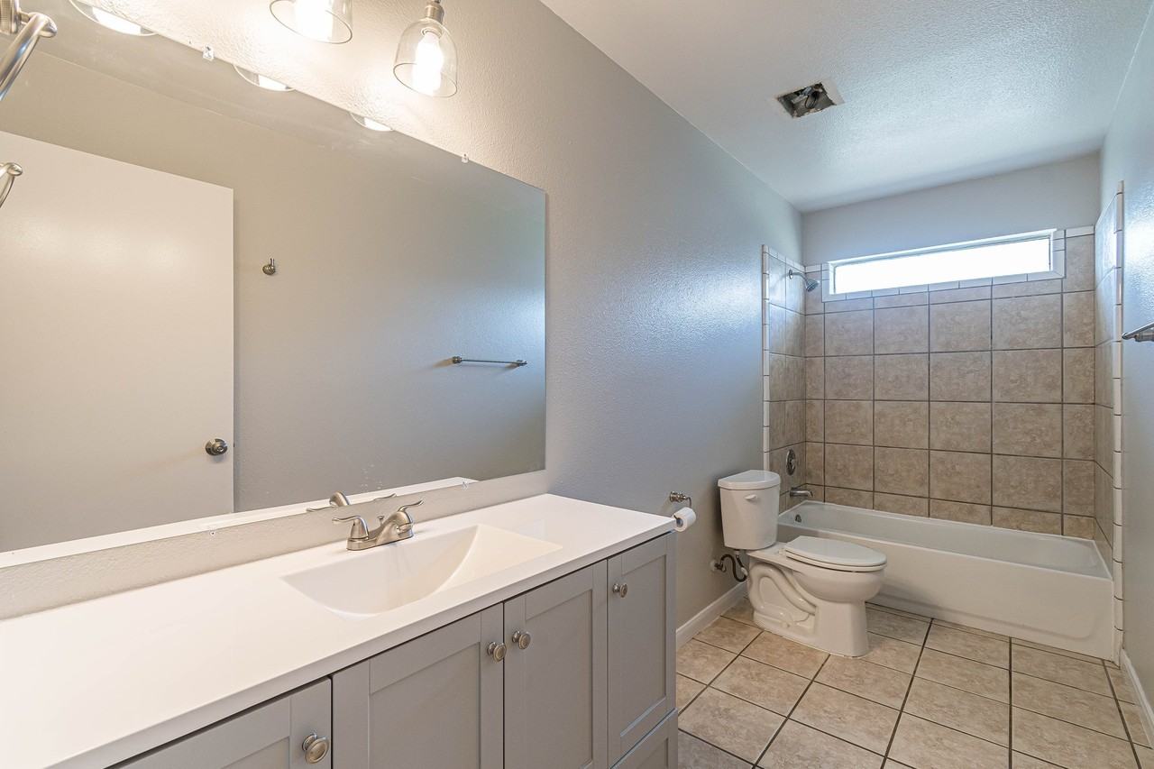 7204 Montgomery Dr - Photo 2 of 18