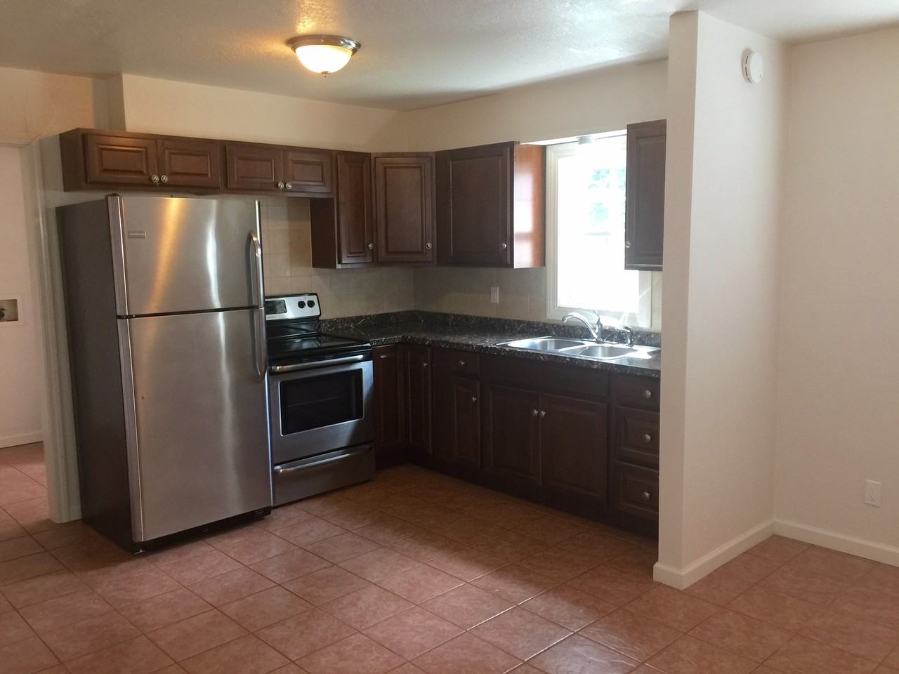 1611 W 21st Ter - Photo 3 of 6