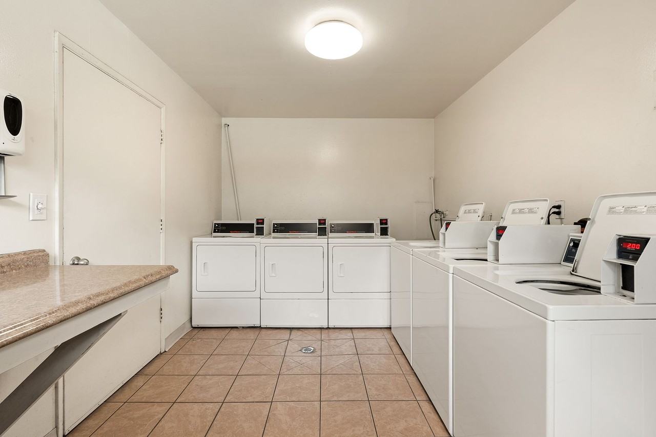 Downey Court Apartments - Photo 6 of 9