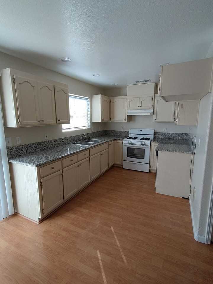 Hagginwood Villas - Photo 3 of 13