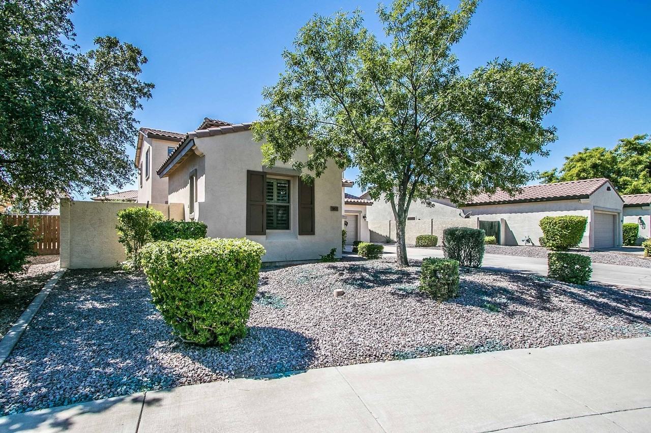 363 W Lantana Pl - Photo 3 of 46