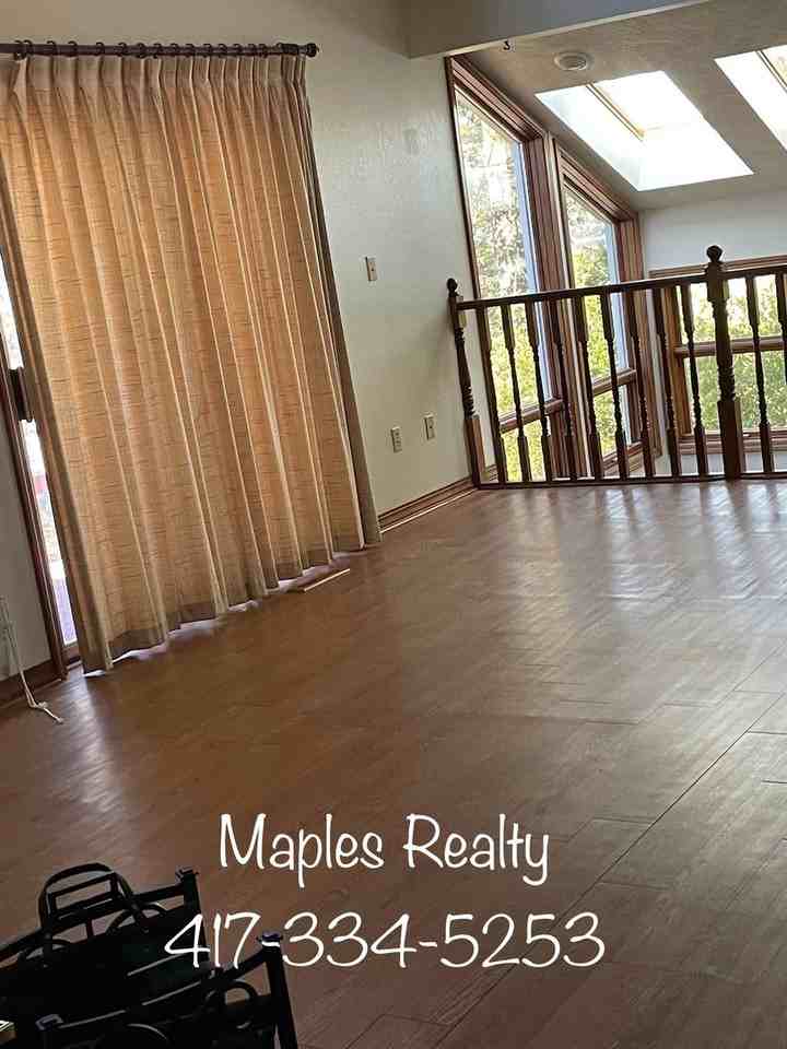 400 Crestview Dr - Photo 2 of 33