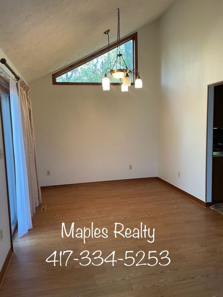 400 Crestview Dr - Photo 7 of 33