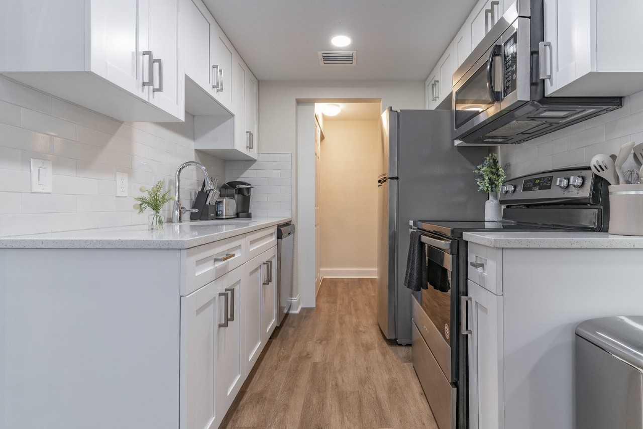 625 Lyndhurst St #625 - Photo 7 of 28