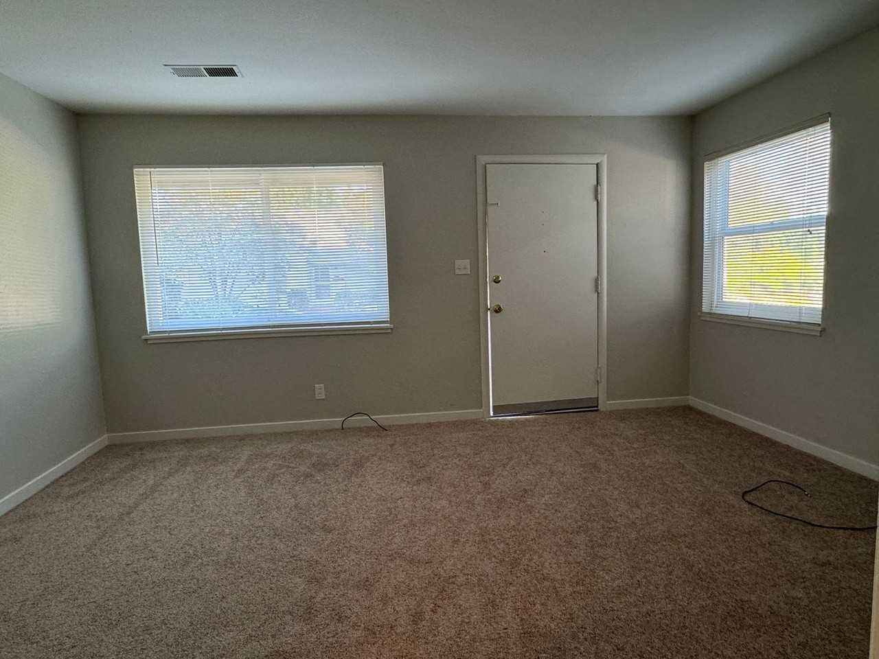 4667001/75 - Photo 2 of 11