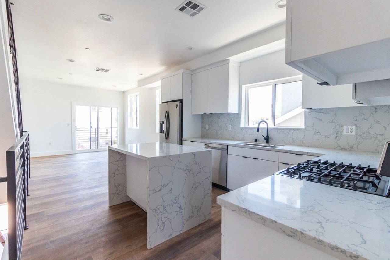 4507 W 18th St - Photo 2 of 17