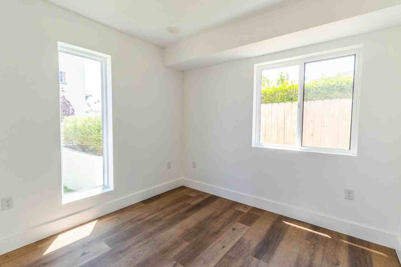 4507 W 18th St - Photo 5 of 17