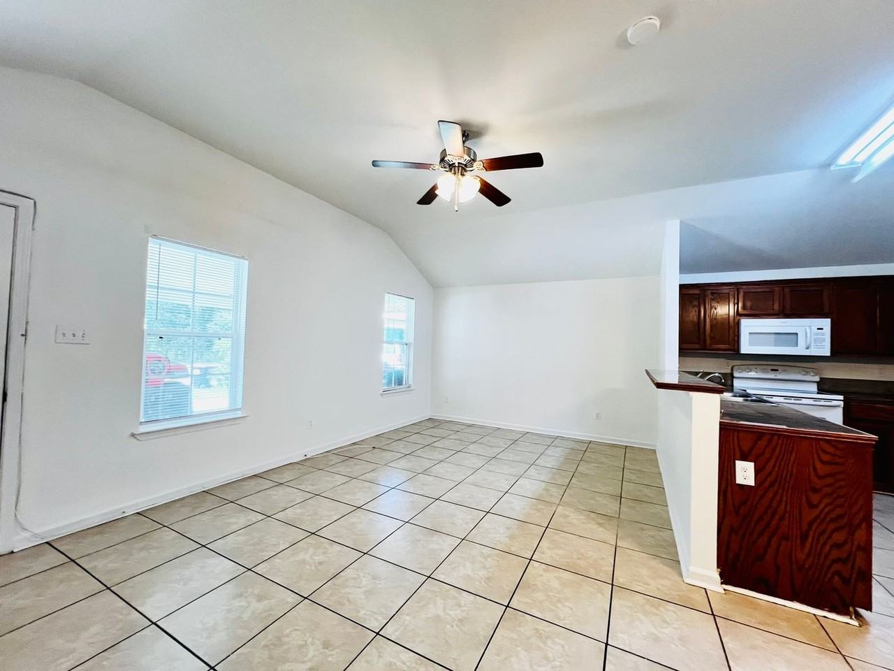 107 Trinidad Cir - Photo 2 of 14