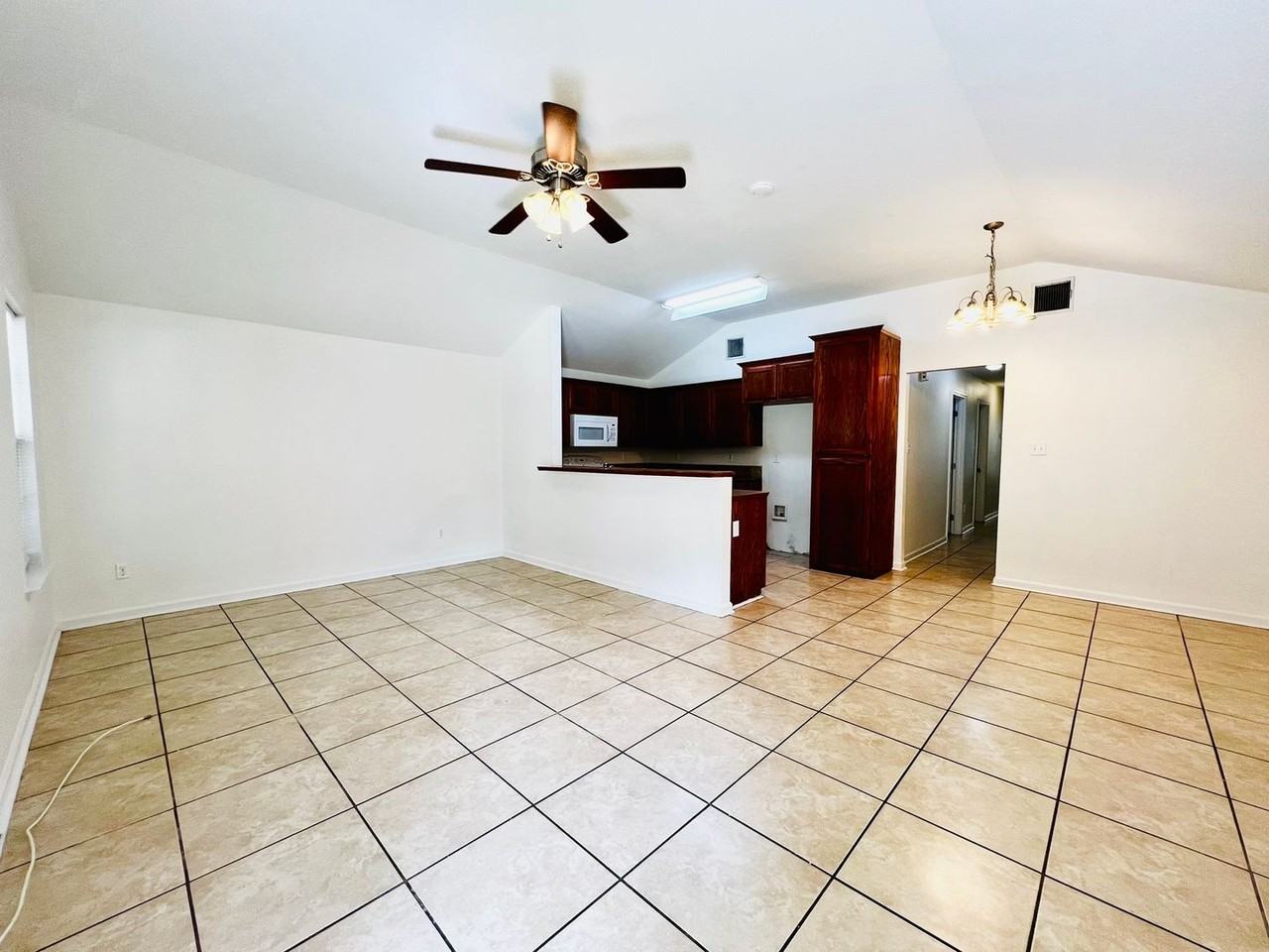 107 Trinidad Cir - Photo 3 of 14