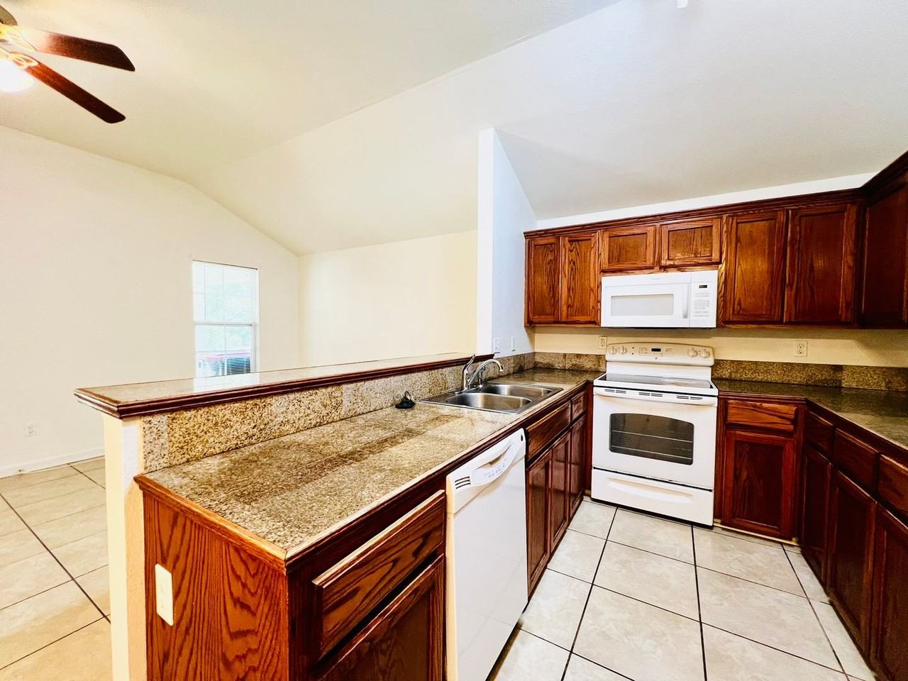 107 Trinidad Cir - Photo 5 of 14