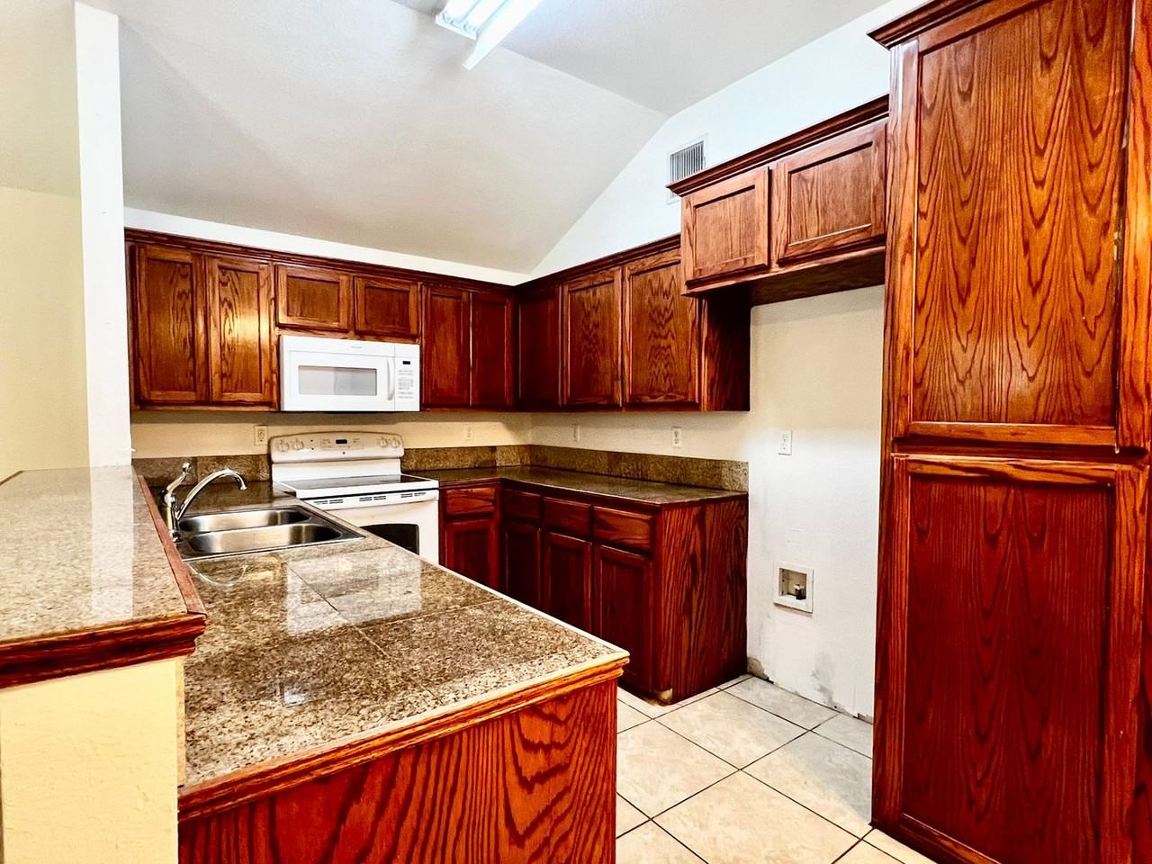 107 Trinidad Cir - Photo 6 of 14