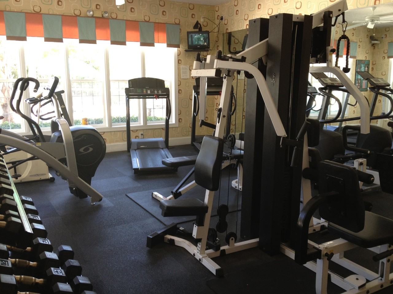 9755 Leyland Dr - Photo 3 of 8