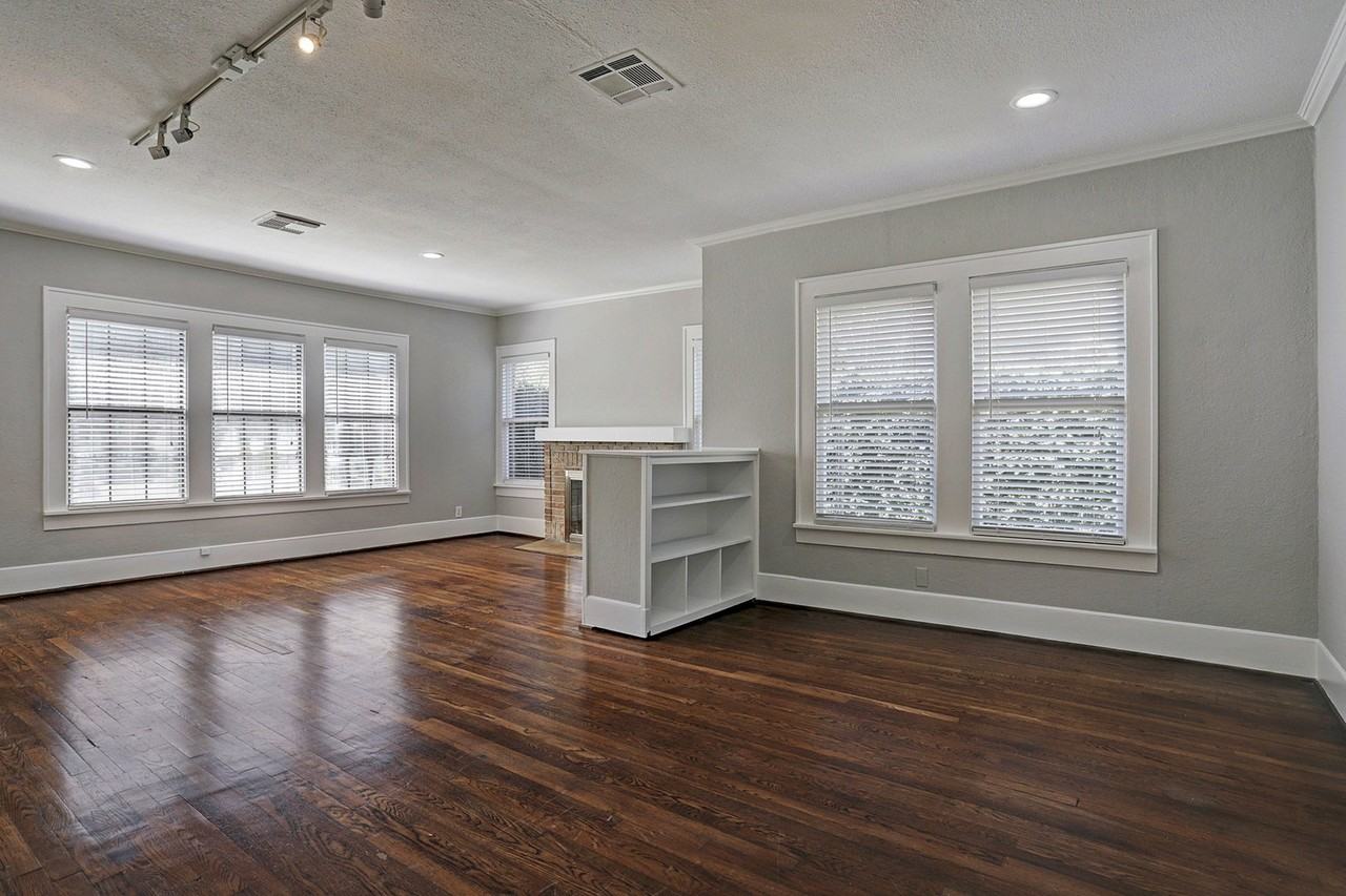 1916 W Mckinney St - Photo 2 of 10