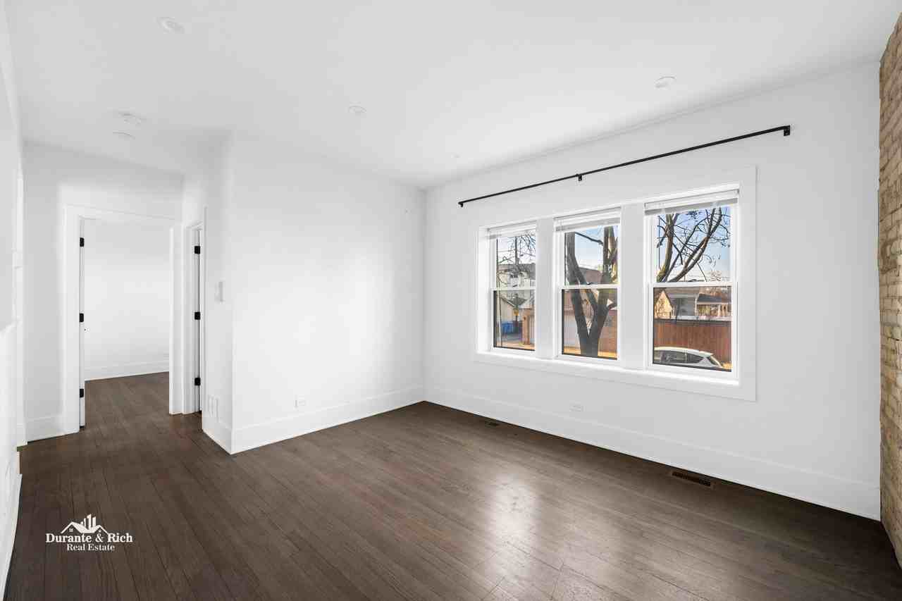 3752 West Roscoe Street - Photo 3 of 11