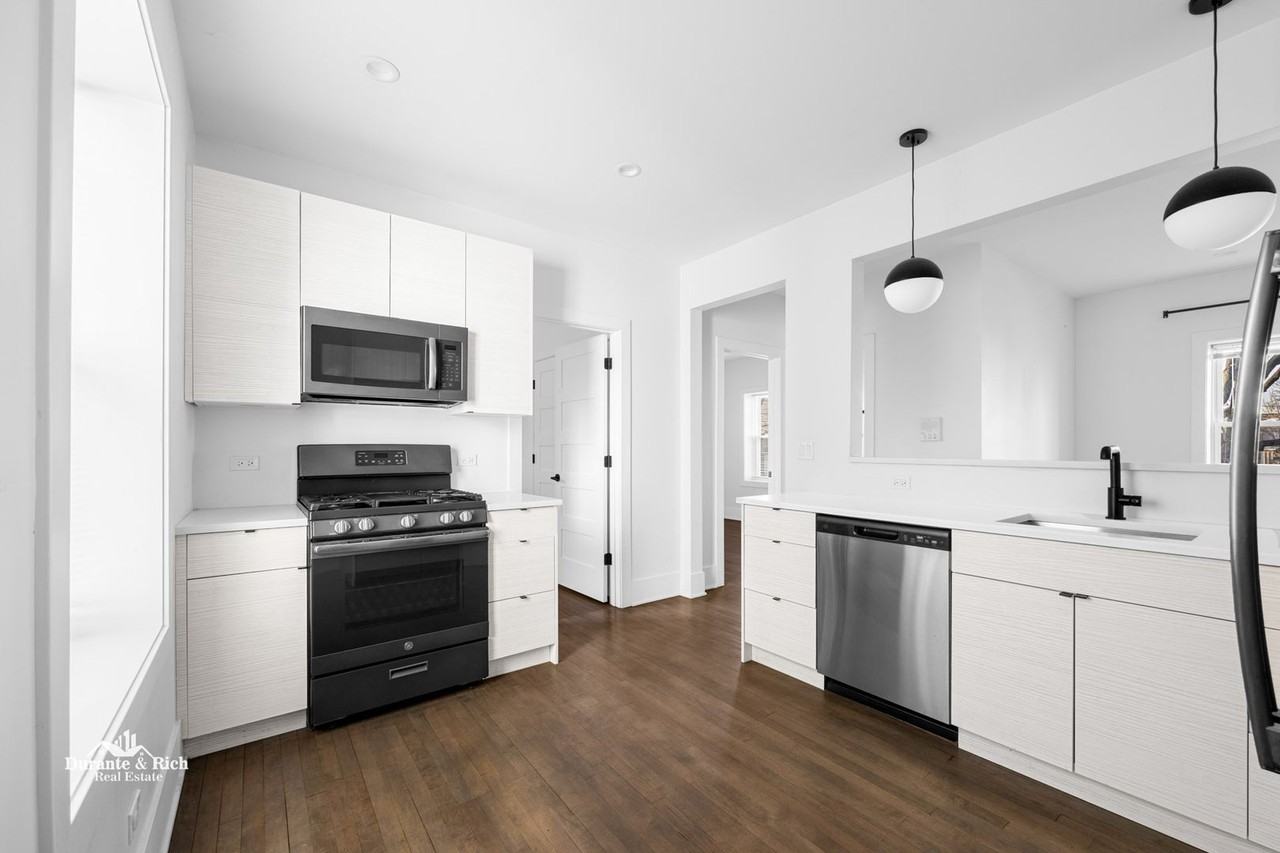 3752 West Roscoe Street - Photo 5 of 11