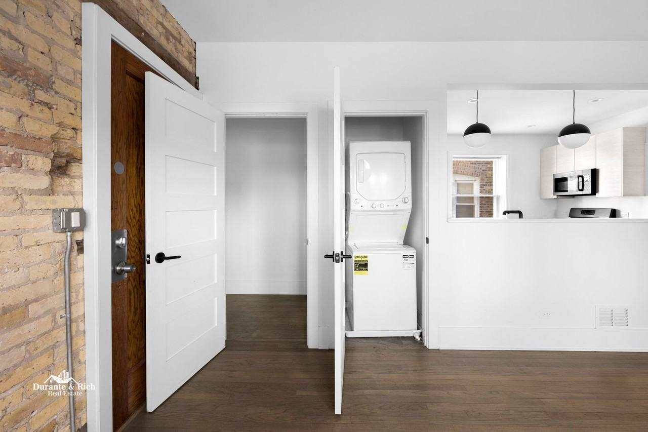 3752 West Roscoe Street - Photo 6 of 11