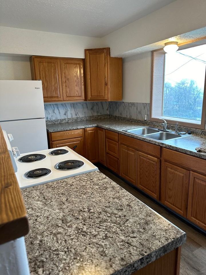 810 Sw 8th St - Photo 2 of 12