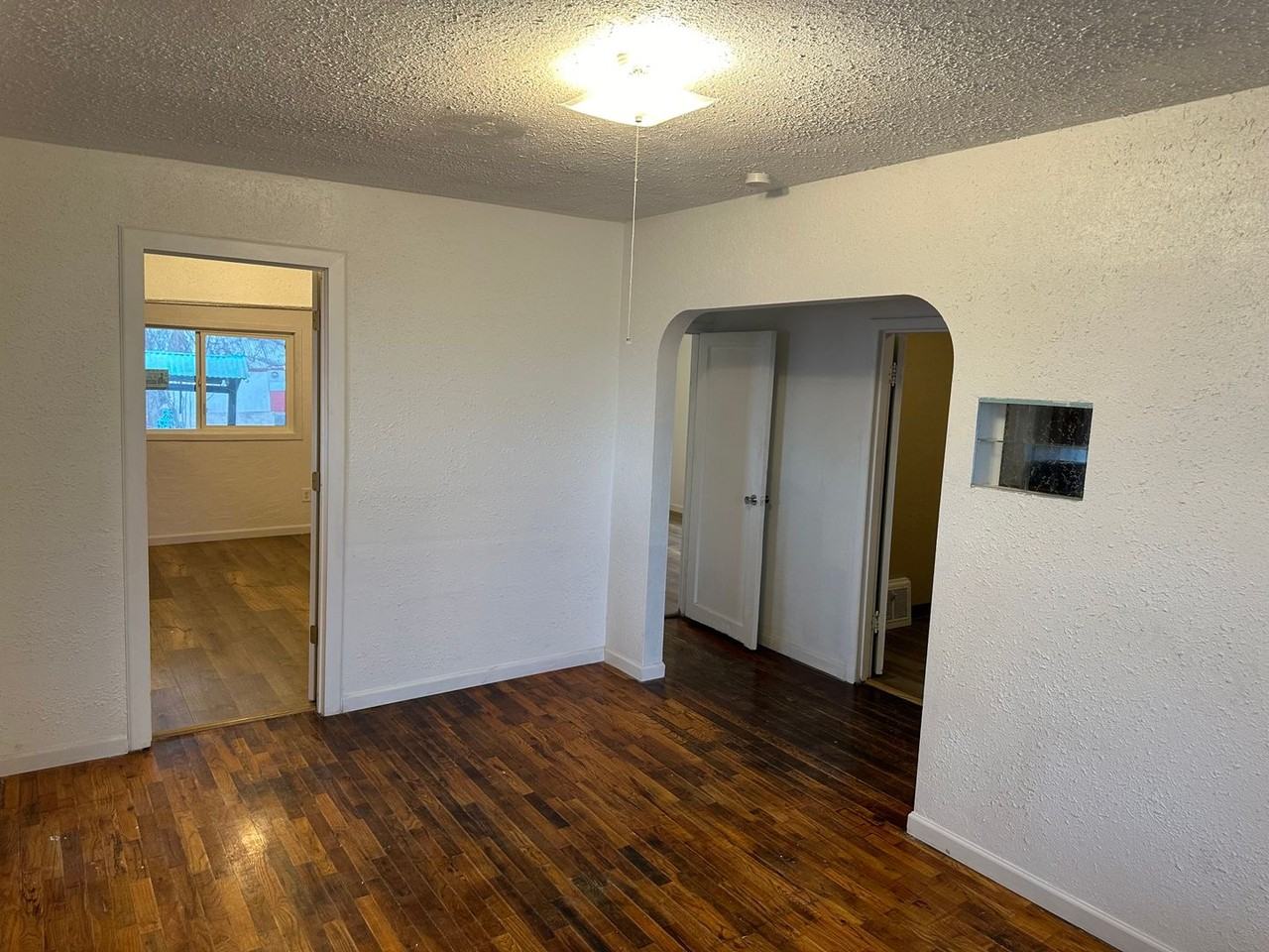 810 Sw 8th St - Photo 4 of 12