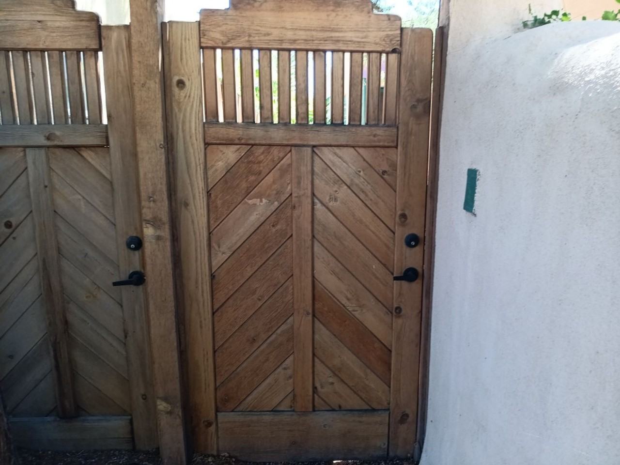 422 Carlisle Blvd Ne - Photo 2 of 9