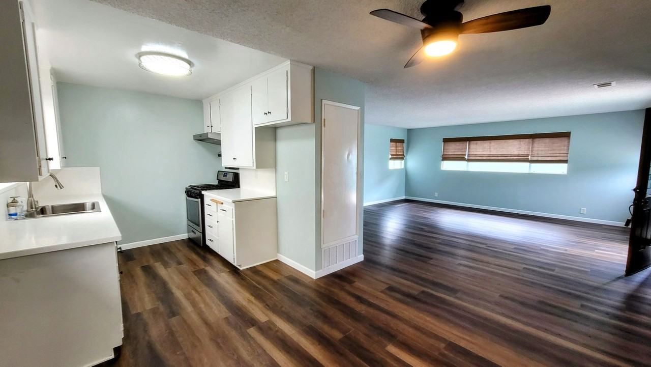 5048 Sealane Way - Photo 4 of 16