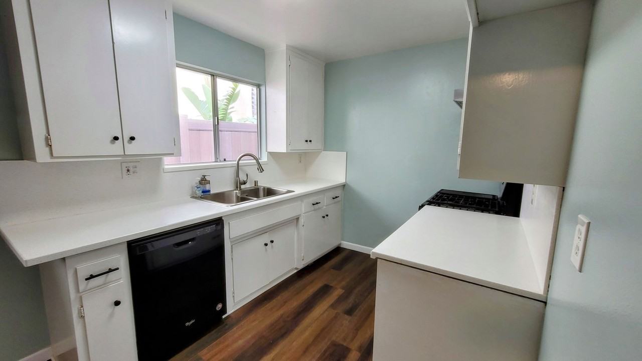 5048 Sealane Way - Photo 5 of 16