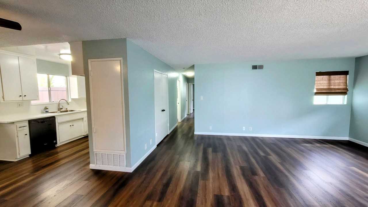 5048 Sealane Way - Photo 7 of 16