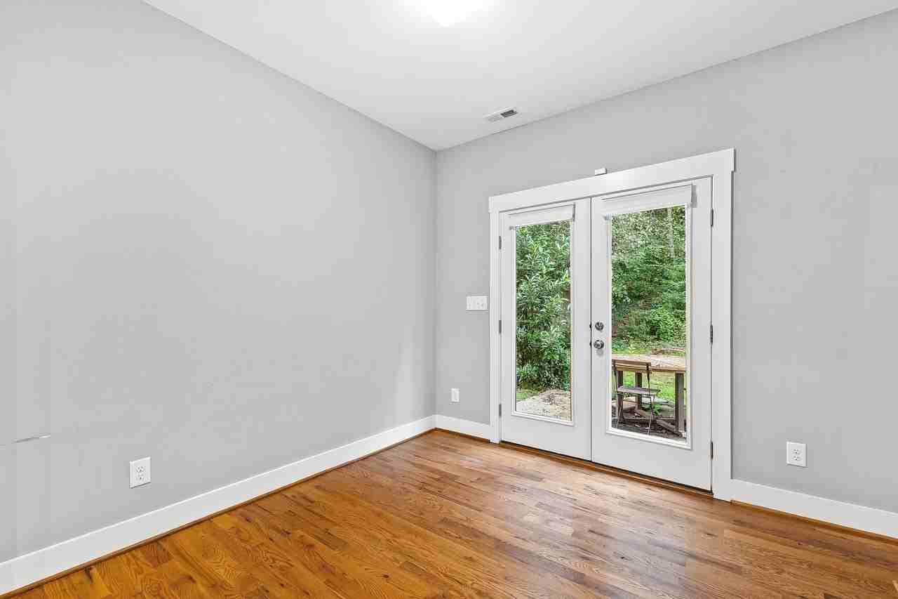 2704 Lexington St - Photo 5 of 33