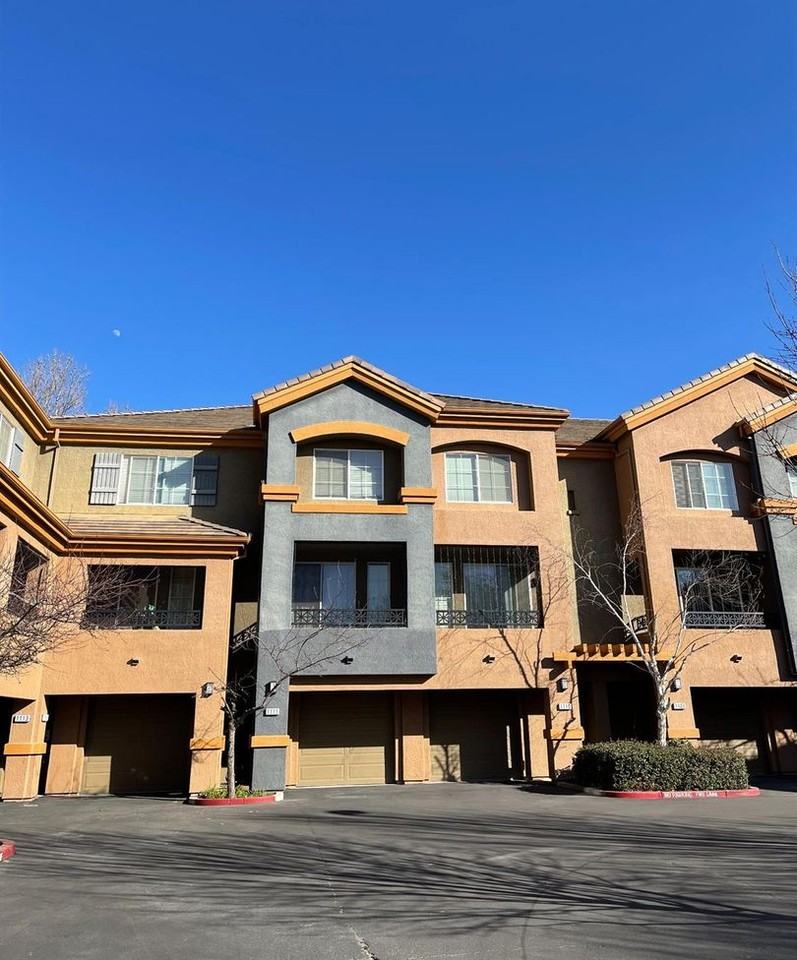 2001 Club Center Dr #1118