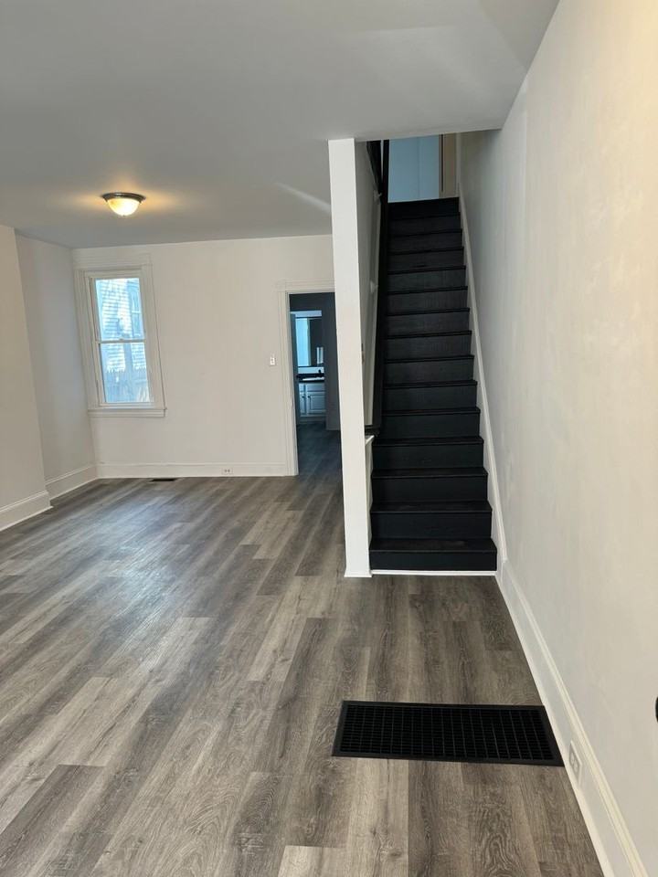 233 Howard Ave - Photo 3 of 21