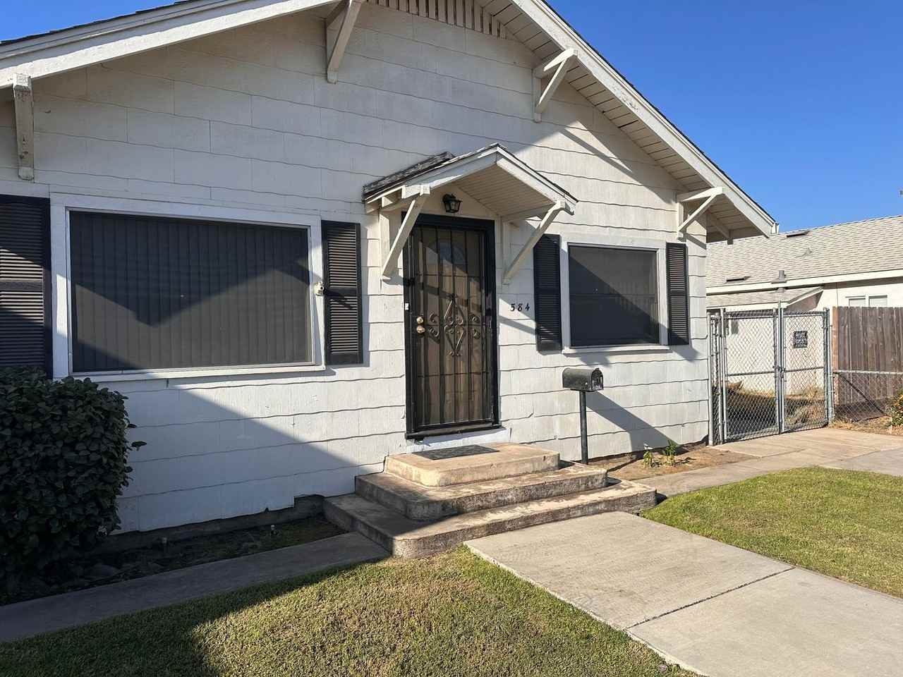 584 N 1st St - Photo 2 of 16