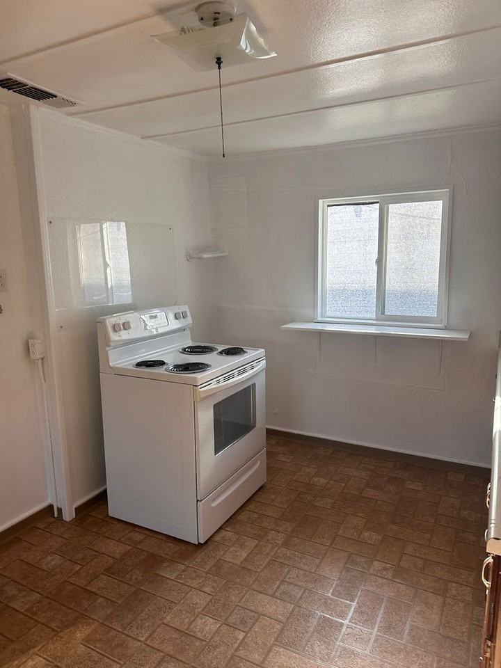 584 N 1st St - Photo 3 of 16