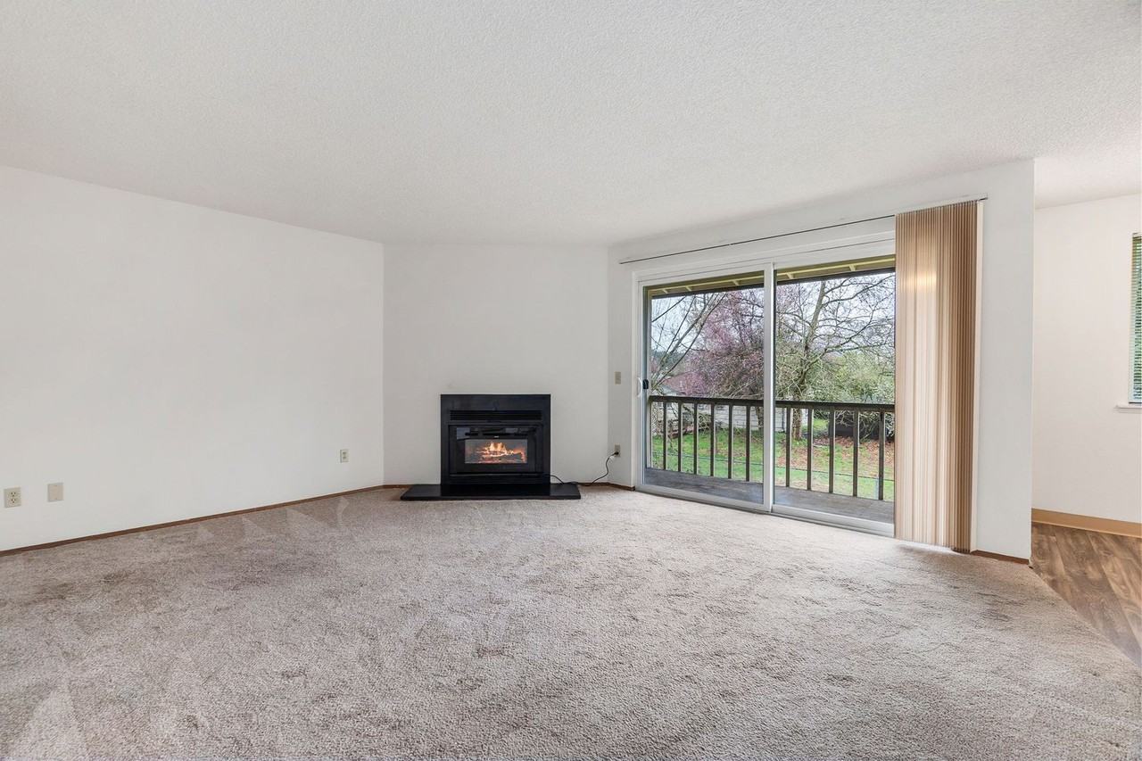 Cozy 2 Bedroom, 1 Bath Apartment in Lacey - Photo 2 of 8