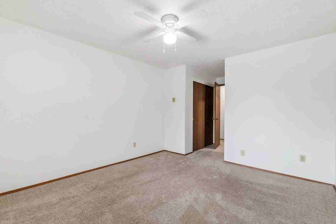 Cozy 2 Bedroom, 1 Bath Apartment in Lacey - Photo 5 of 8