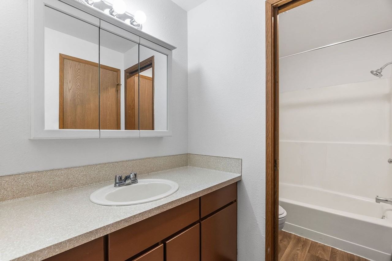 Cozy 2 Bedroom, 1 Bath Apartment in Lacey - Photo 6 of 8