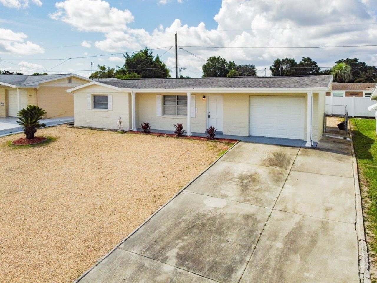 5052 Manor Dr - Photo 2 of 34