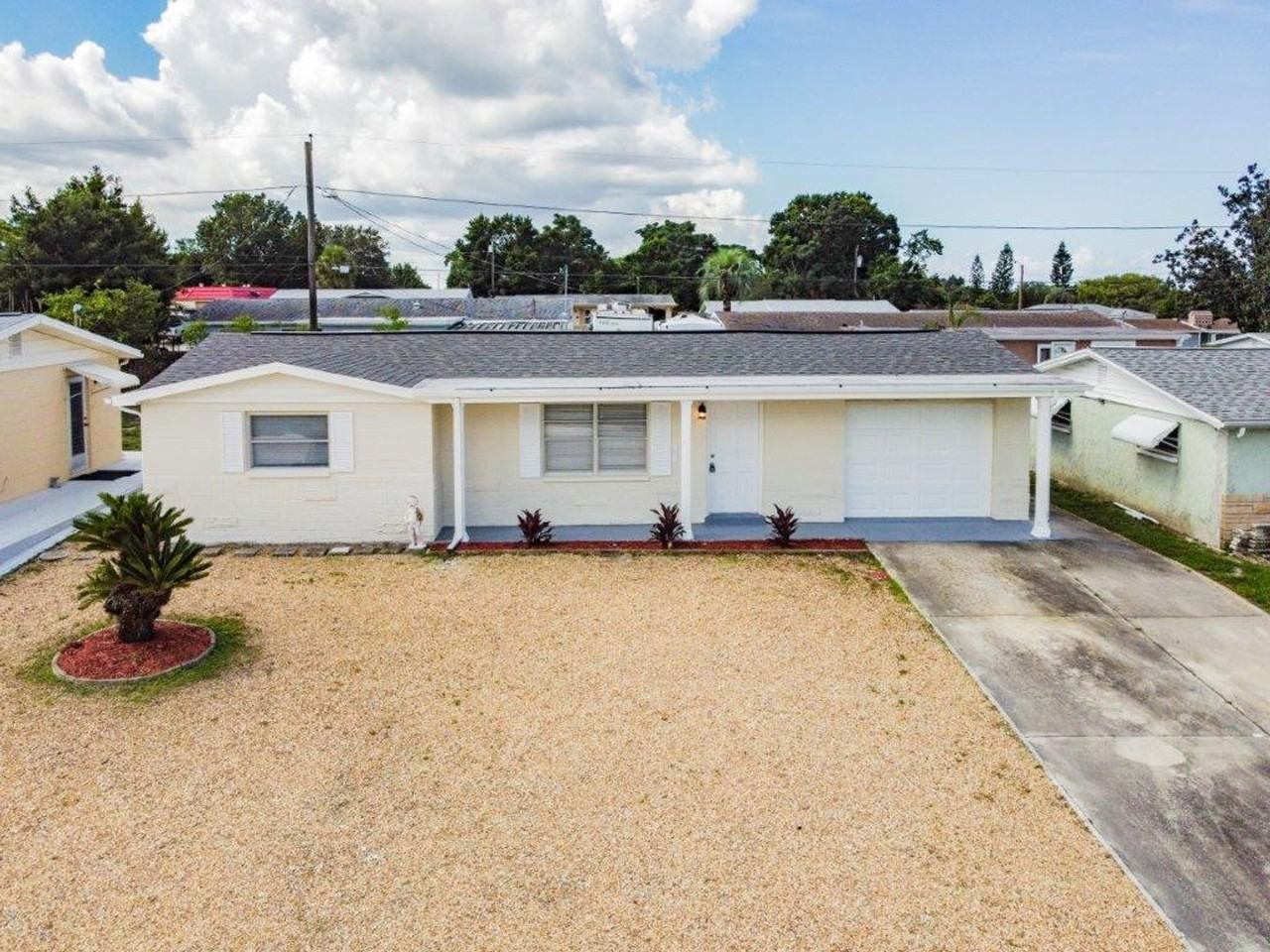 5052 Manor Dr - Photo 3 of 34