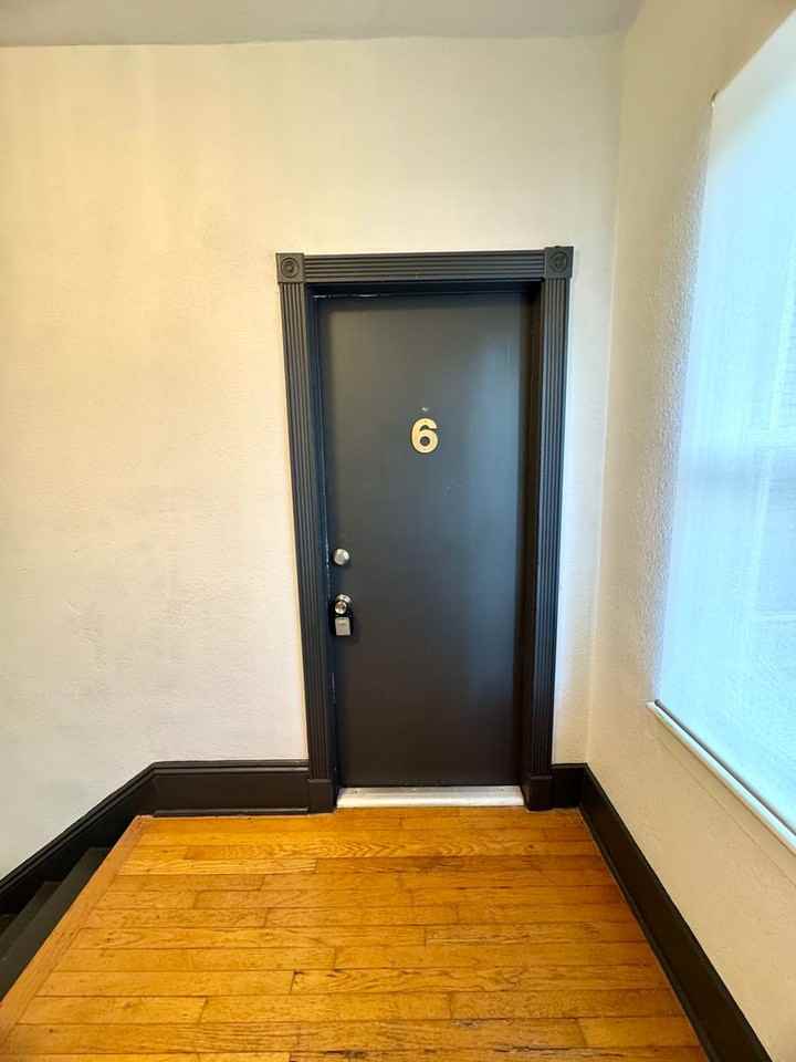 515 E Pine St - Photo 3 of 16