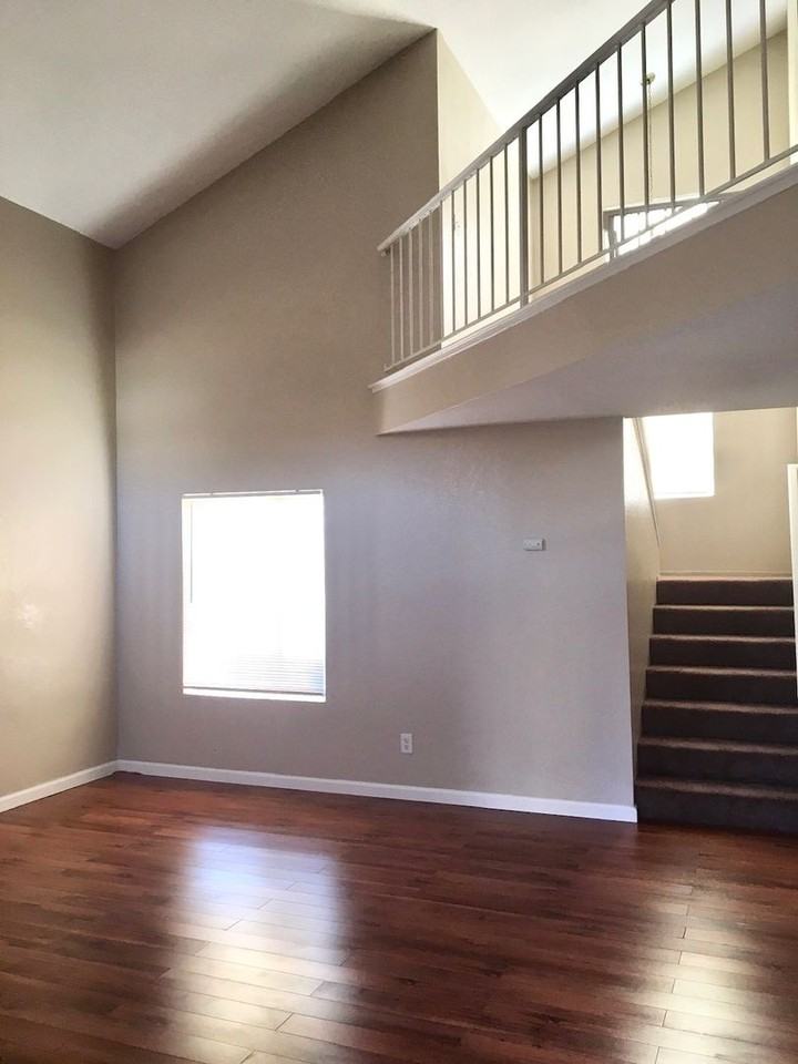 395 Cimarron Dr - Photo 2 of 24