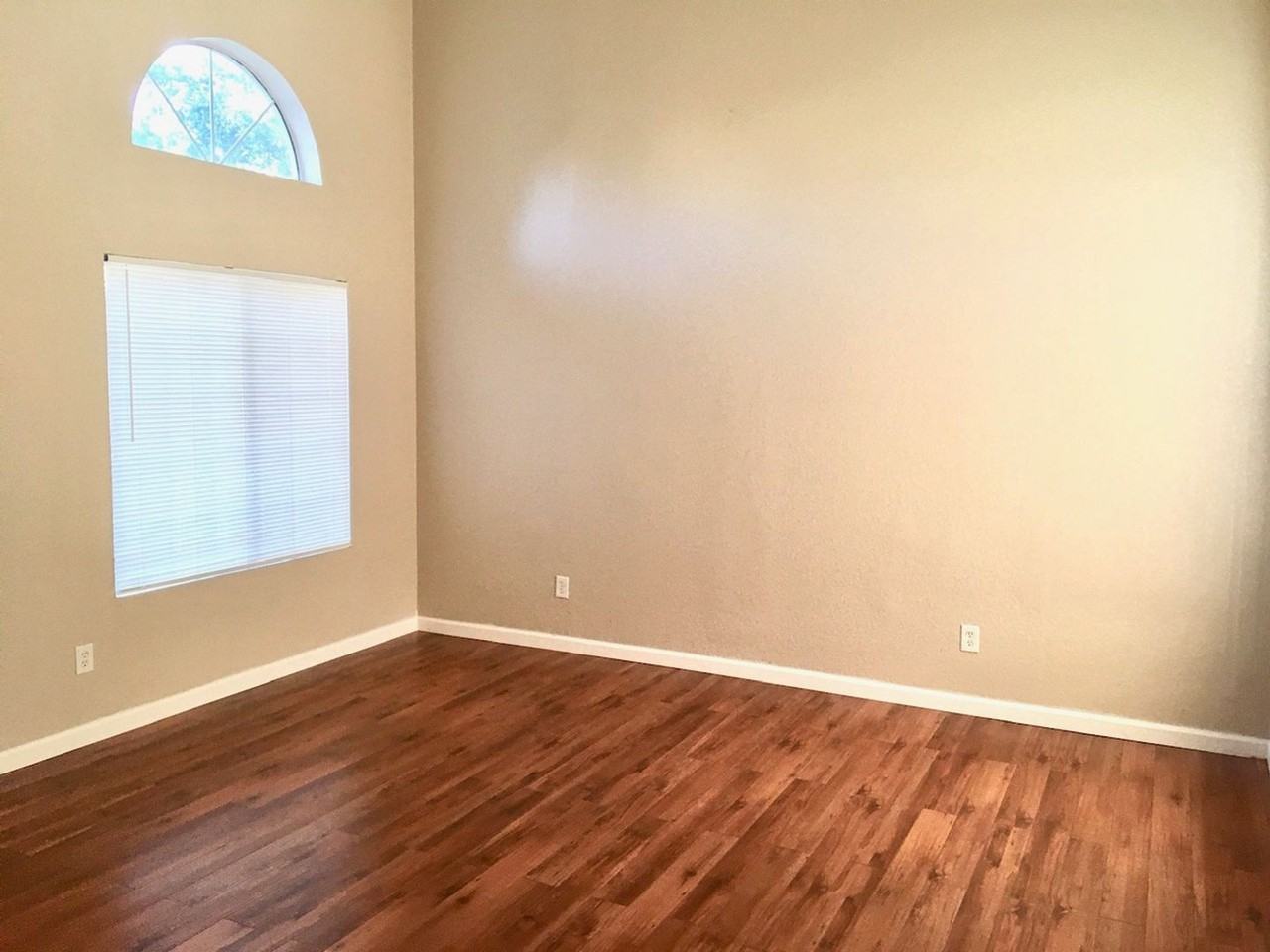 395 Cimarron Dr - Photo 3 of 24