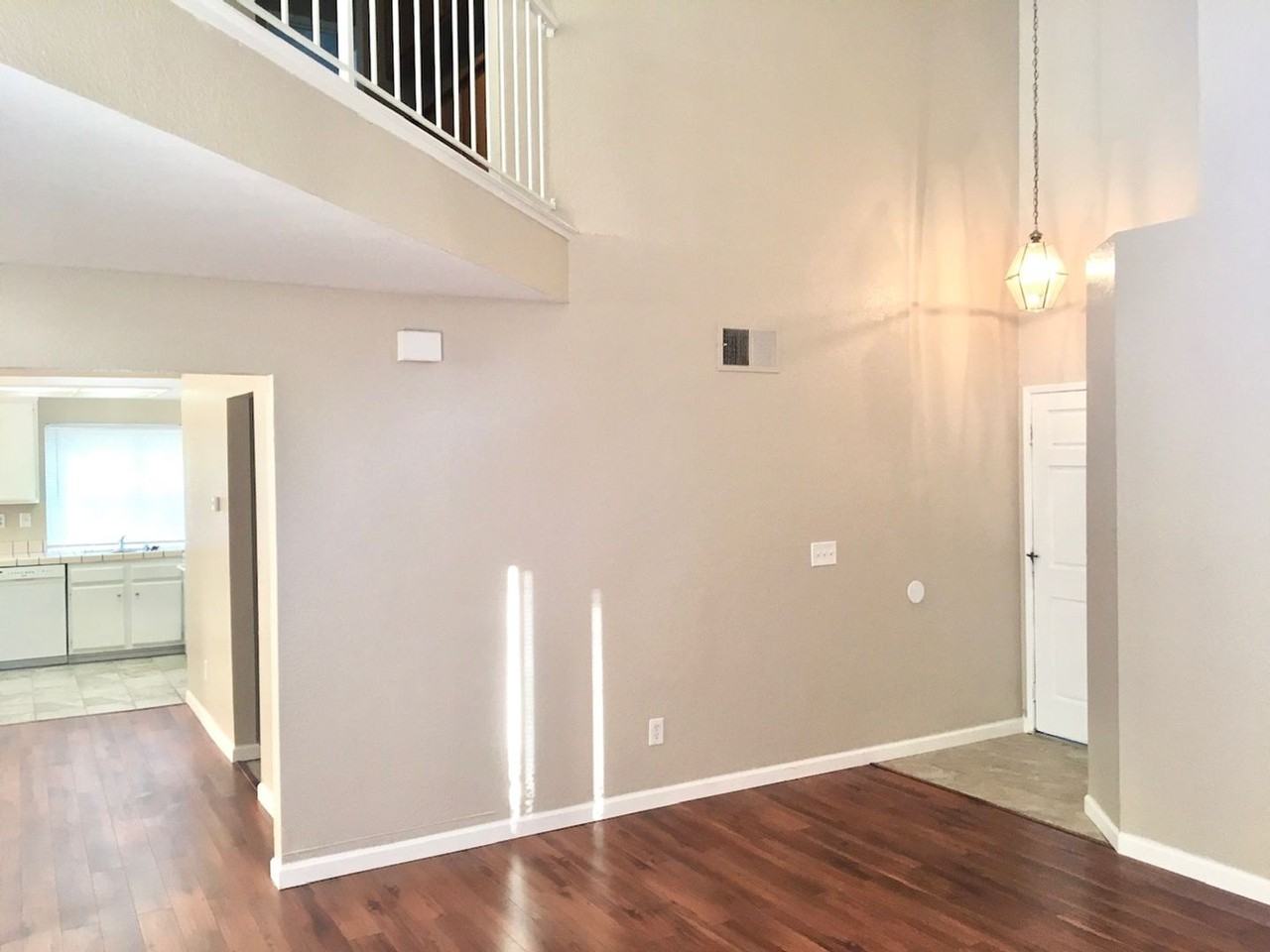 395 Cimarron Dr - Photo 4 of 24