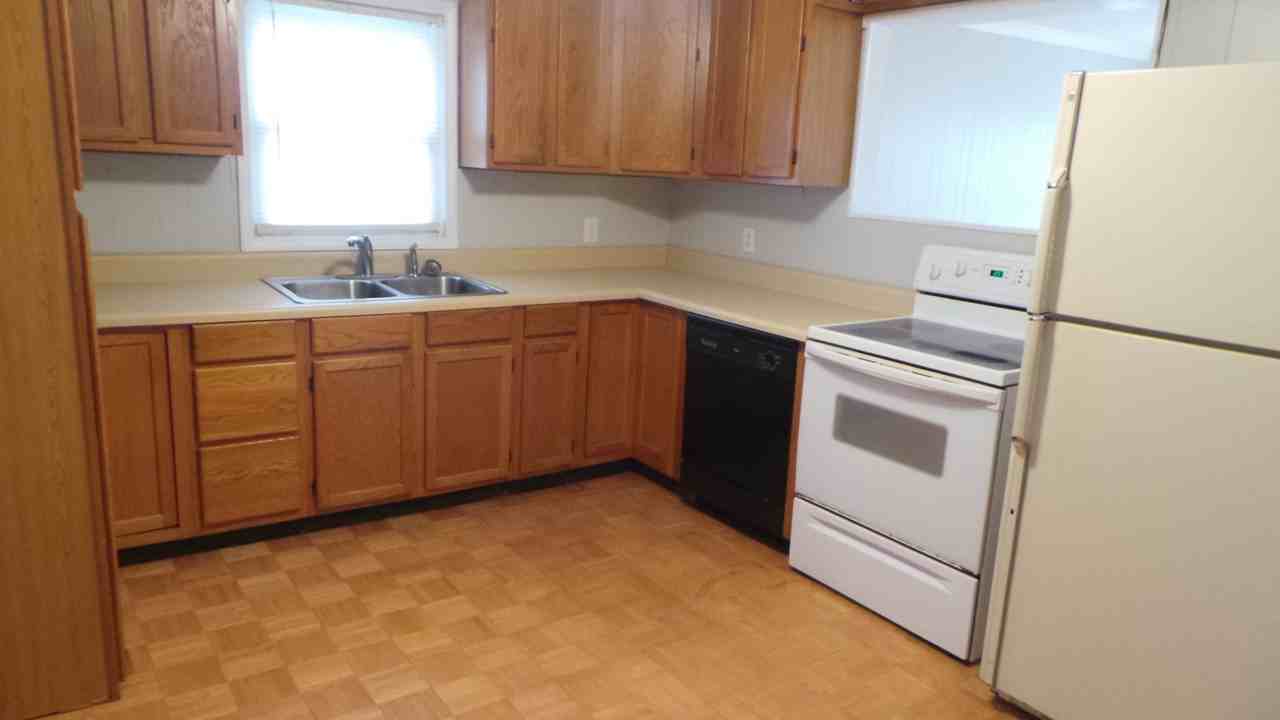 204 Sunset Dr - Photo 3 of 9