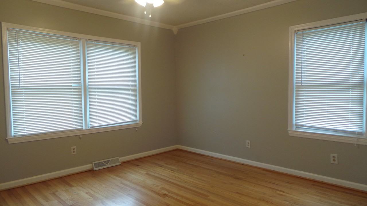 204 Sunset Dr - Photo 4 of 9