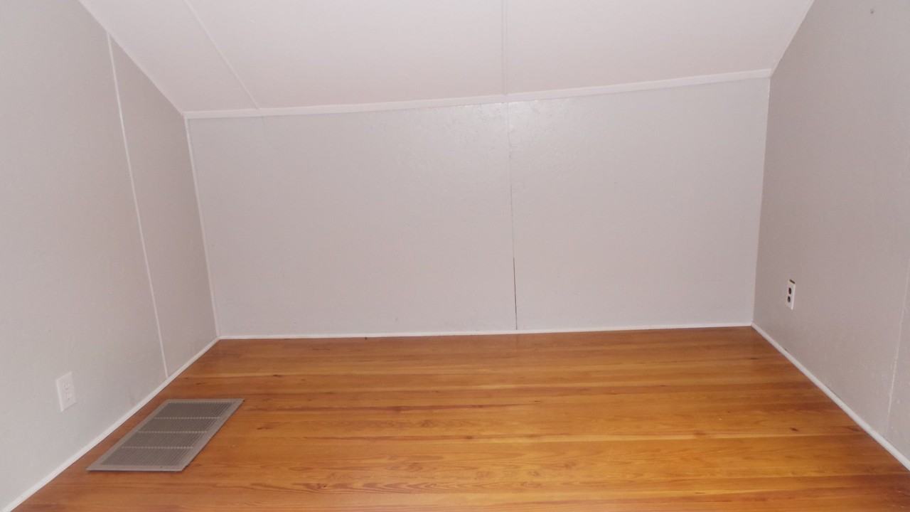204 Sunset Dr - Photo 7 of 9