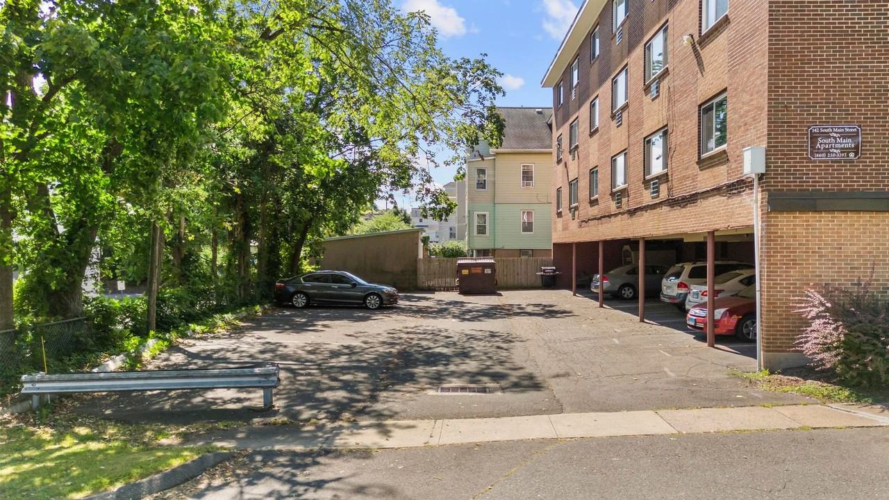 Elmwood Apartments - Photo 4 of 6