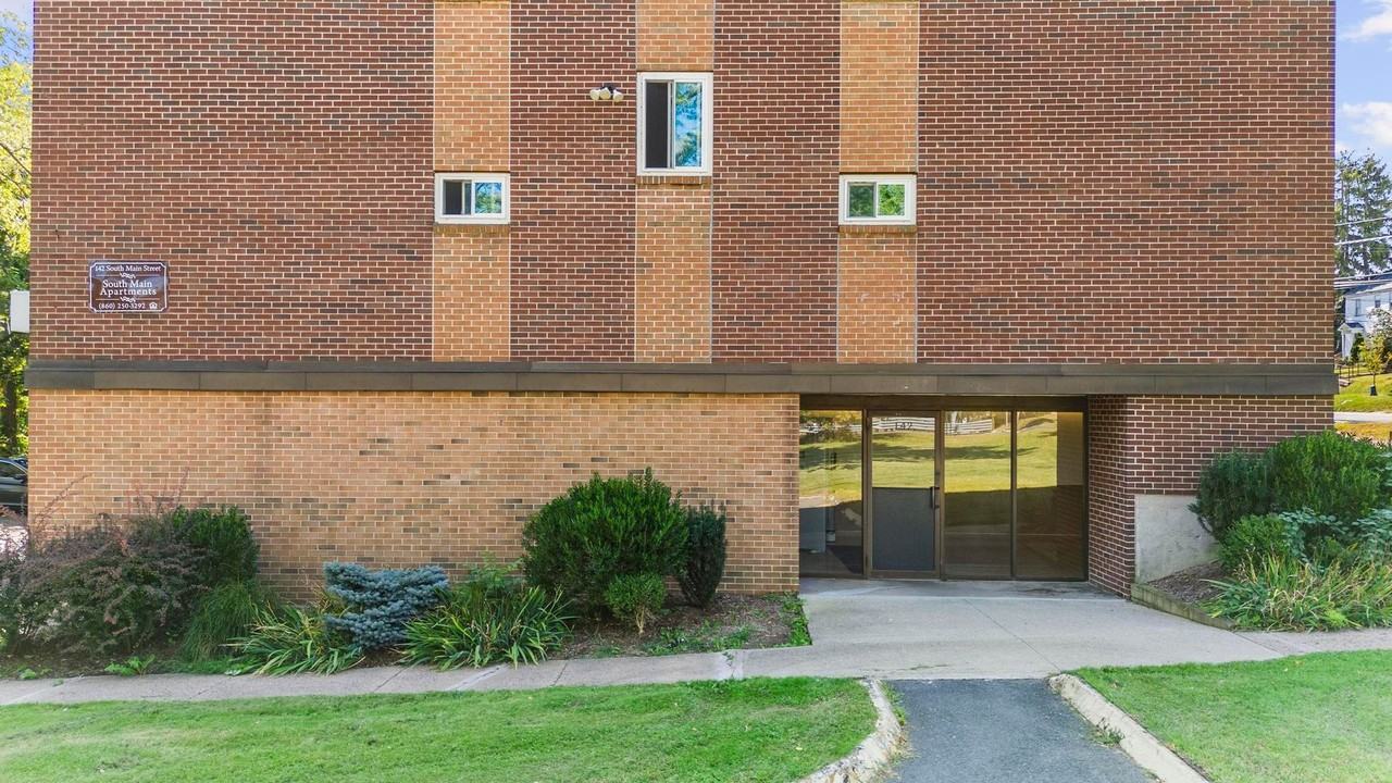 Elmwood Apartments - Photo 6 of 6